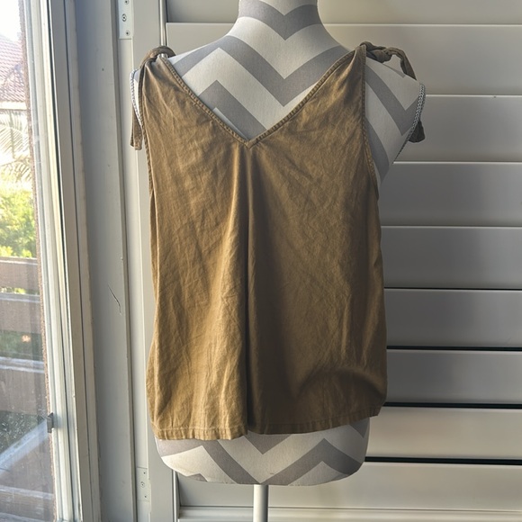 Treasure and Bond green blouse with knotts on the sleeves, in size medium - Picture 4 of 4